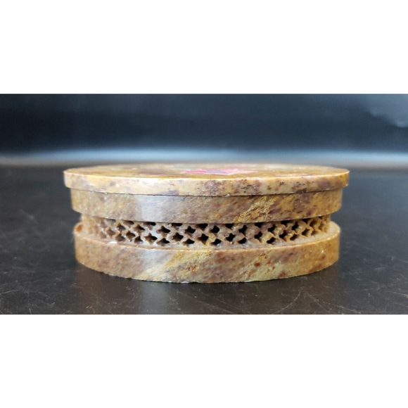 Vintage Hand Carved Soapstone Mother of Pearl Floral design Trinket Box - Picture 5 of 8